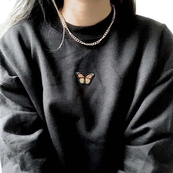black oversized butterfly crewneck sweatshirt แฐ - Picture 3 of 6